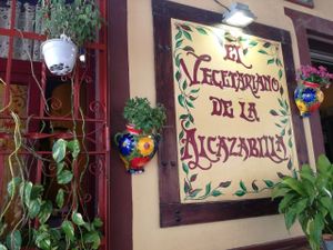 Outdoor seating at El Vegetariano de la Alcazabilla in Malaga