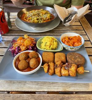 Vegan tagliatelle bolognese and vegan mix   at El Vegetariano de la Alcazabilla in Malaga