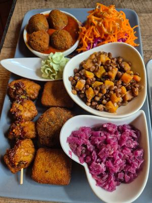 Vegan platter at El Vegetariano de la Alcazabilla in Malaga