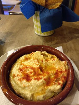 Hummus at El Vegetariano de la Alcazabilla in Malaga