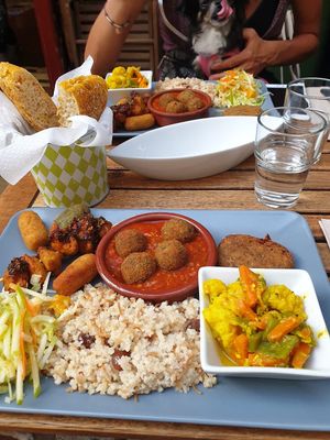 Plato vegano at El Vegetariano de la Alcazabilla in Malaga