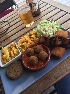 Vegan mixed tapas & local beer at El Vegetariano de la Alcazabilla in Malaga