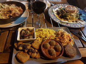 Triptico pastas verdes (13,25€) - mixto vegano (13€) - ensalada tirolesa (9,50€) at El Vegetariano de la Alcazabilla in Malaga