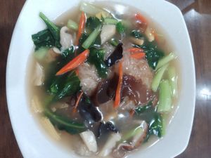 Wet fried meehoon at Gaya Vegetarian in Kota Kinabalu