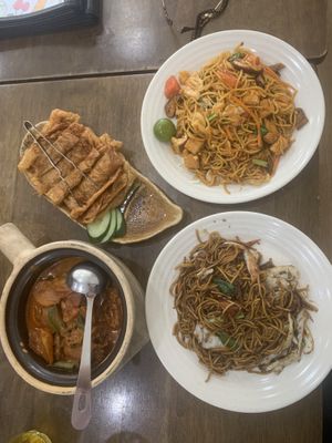 Fried noodles curry chicken   at Gaya Vegetarian in Kota Kinabalu