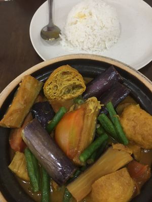 Veg and tofu curry made vegan without milk  at Gaya Vegetarian in Kota Kinabalu