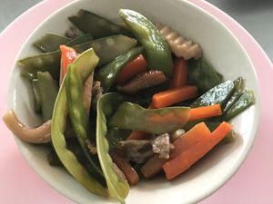 mixed vegetables with tofu at Raan Midr J - ร้าน มิตรเจ in Udon Thani