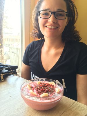 Strawberry smoothie bowl at Edgy Veggy in Sofia
