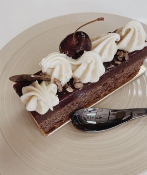 Photo by (IG) @NicolePlunkett_ at L'Artisane Creative Bakery in Coral Gables