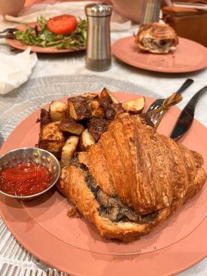I’ve never experienced a flavour as unique and wonderful as this mushroom sandwich, its heavenly 😇 #Veganuary at L'Artisane Creative Bakery in Coral Gables