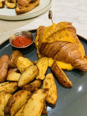 🐊   at L'Artisane Creative Bakery in Coral Gables