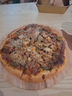 Vegan pizza at Falafel Penang in Penang