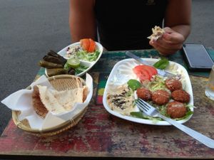 Falfel, Humus, Aioli and filled wine leafs at Falafel Penang in Penang