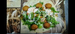 Look it that's
Its awesome 
Mint 
Salad 
Cabbage 
Tomato
Parsley 
Tahini
Hummus 
Love 
That's amazing  at Falafel Penang in Penang