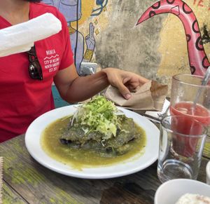 Enchiladas de champiñones y una bebida mango  at El Apapacho in Merida