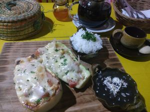Zucchini stuffed with vegetables and cheese, black beans, white rice and black crepes + red tea and vegan cookie at El Apapacho in Merida
