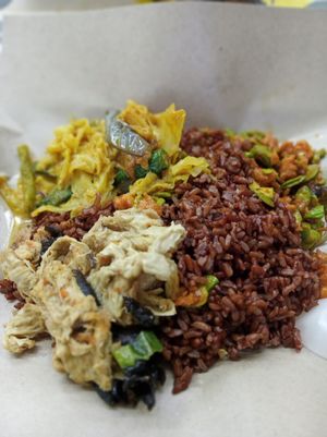 Brown rice with 3 vegetables $3.30 at Fu Kang 富康素食轩 - Yishun in North Singapore