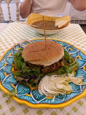 Quinoa burger at Monnalisa Caffe in Assisi