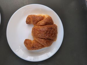 Croissant stuffet with apricot jam at Bar Regina in Turin