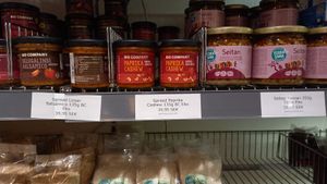 spreads and seitan (~4€) at Goodstore - Asogatan in Stockholm