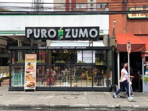 Fachada / Front of building at Puro Zumo in Bogota
