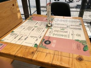 Mesas con menú / Tables with menu at Puro Zumo in Bogota