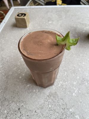 Pura Proteína (smoothie con cacao, banano, etc, pídelo 100% vegano).   at Puro Zumo in Bogota