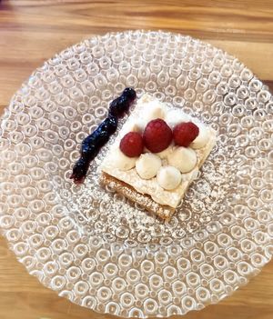Hojaldre de chocolate blanco  at La Voladora in Alicante