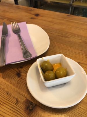 olives as an amuse bouche  at La Voladora in Alicante