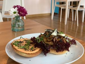 Burger Japonesa 🇯🇵   at La Voladora in Alicante