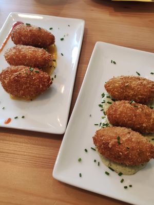 Croquetas de boniato y de jamón at La Voladora in Alicante