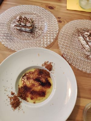 Crema catalana y milhojas at La Voladora in Alicante