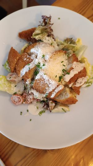 Salade avec substitut poulet pané at La Voladora in Alicante