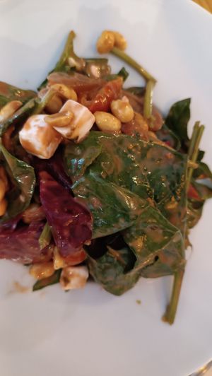 Salade épinards betterave at La Voladora in Alicante