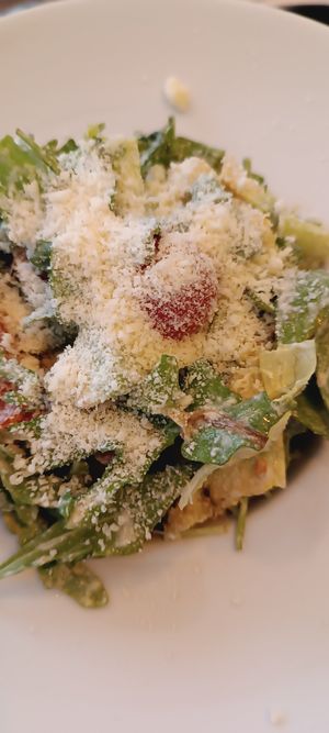 Salade entrée at La Voladora in Alicante