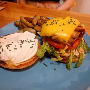 American burger at La Voladora in Alicante