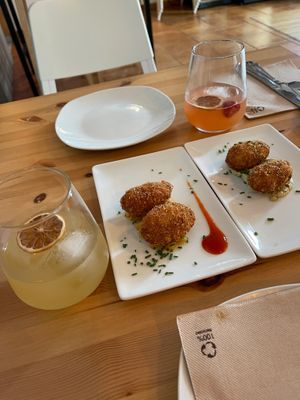 Crocetas at La Voladora in Alicante