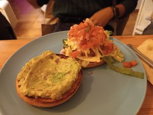 Mediterranean burger at La Voladora in Alicante