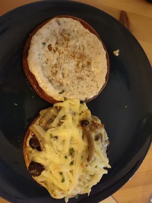 Hamburguesa trufada at La Voladora in Alicante