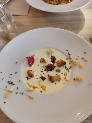 All blanc at La Voladora in Alicante