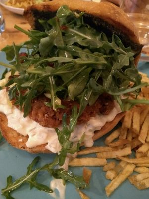 hamburguesa mediterránea at La Voladora in Alicante