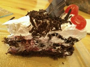 pastel selva negra at La Voladora in Alicante