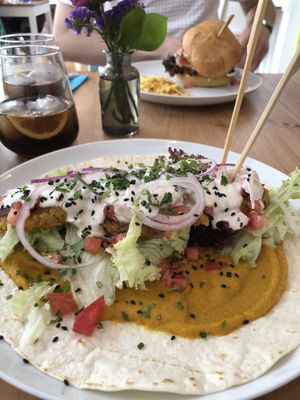 Libanon Roll and Mexican Burger at La Voladora in Alicante