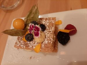 milhoja de crema y frutos rojos at La Voladora in Alicante