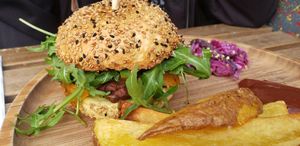 Jackfruit burger at Les Bols d'Antoine in Paris