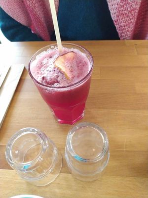 Fresh juice, rose, very good at Les Bols d'Antoine in Paris