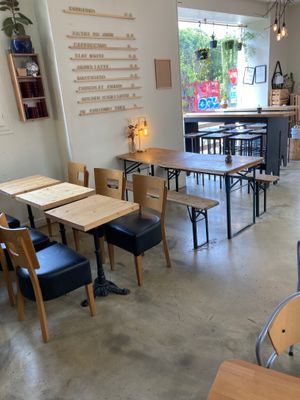  at Les Bols d'Antoine in Paris