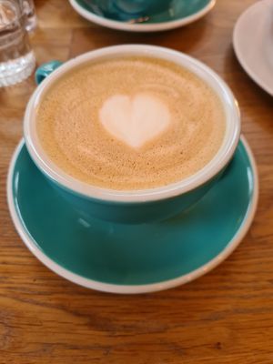 Caffe latte at Les Bols d'Antoine in Paris