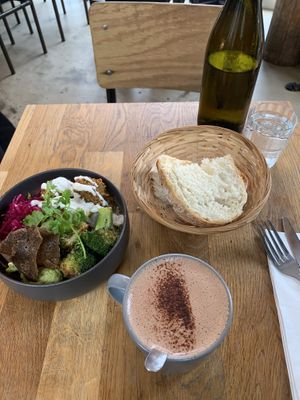 😋😋😋  at Les Bols d'Antoine in Paris