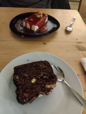 Cheese cake and chocolate cake at Les Bols d'Antoine in Paris